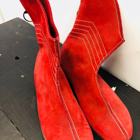 Boots - Picture 3 of 5